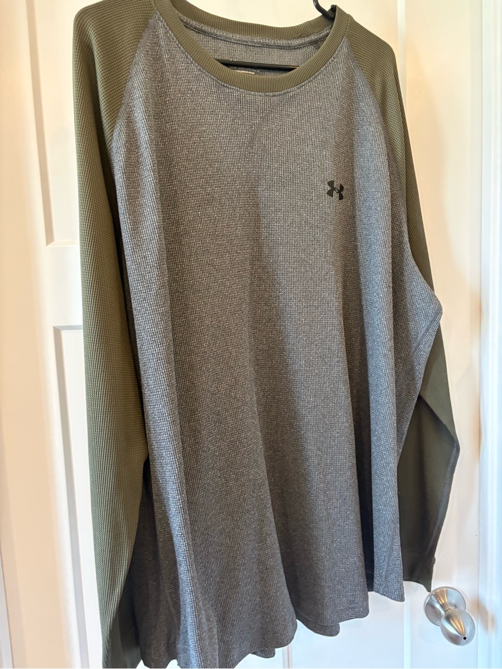 Under Armour Men’s Long Sleeve Raglan Shirt - Olive Green & Gray